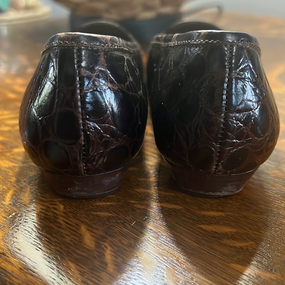 Salvatore Ferragamo brown embossed loafers - Picture 5 of 10